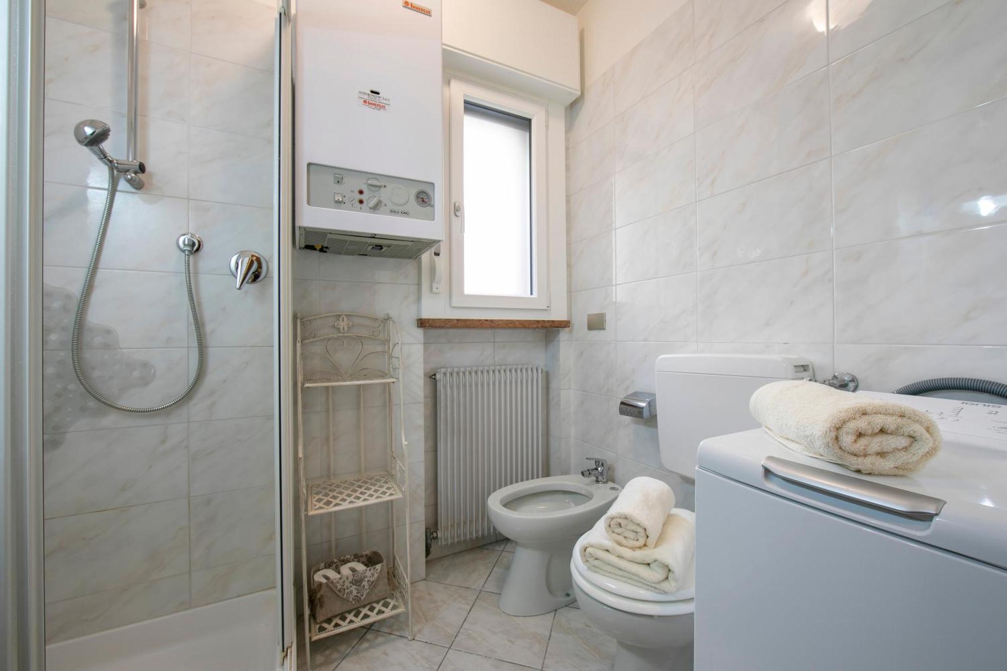 Lake View Dom-Us Apartment - Happy Rentals Riva del Garda Eksteriør bilde