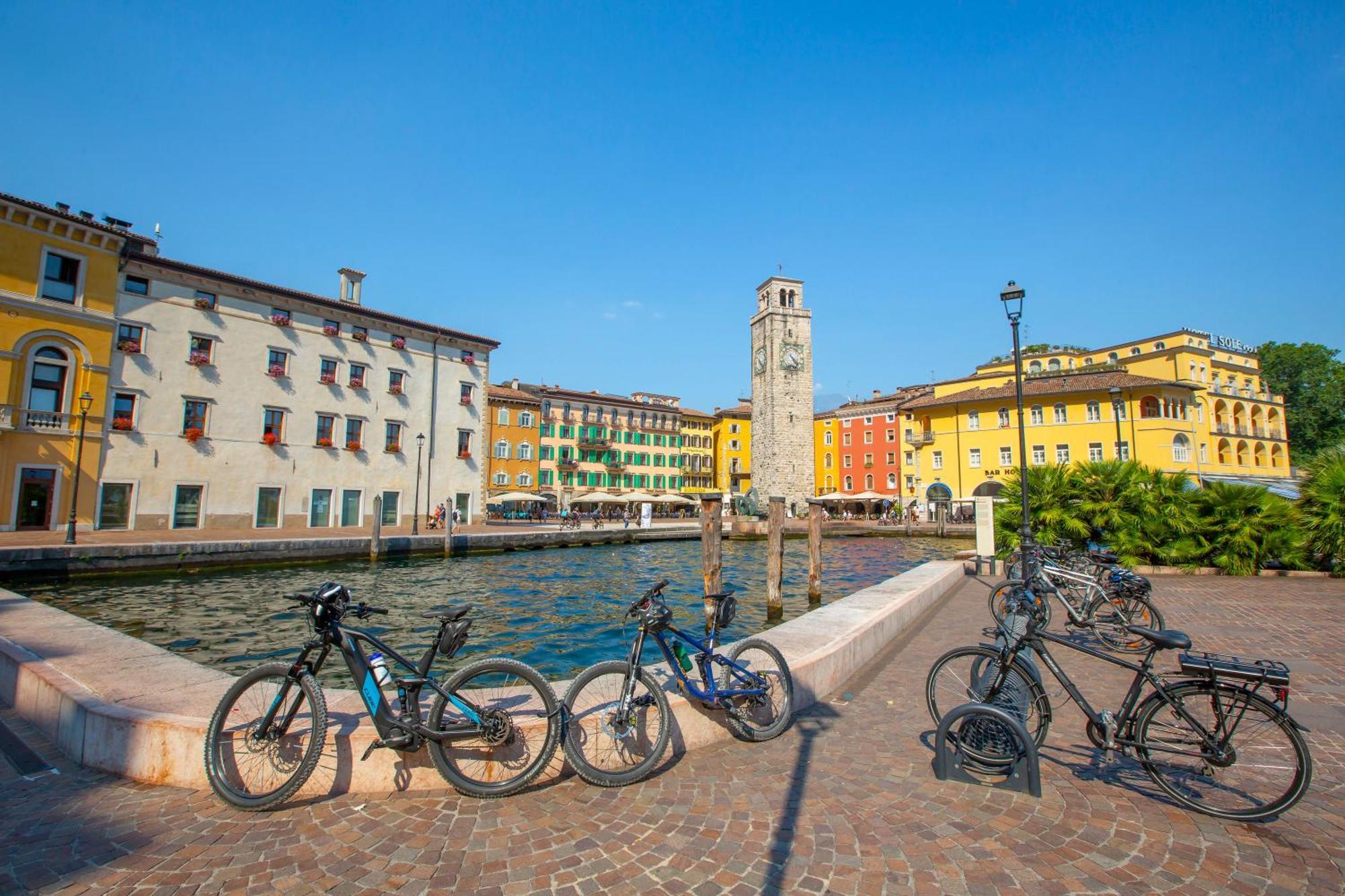 Lake View Dom-Us Apartment - Happy Rentals Riva del Garda Eksteriør bilde