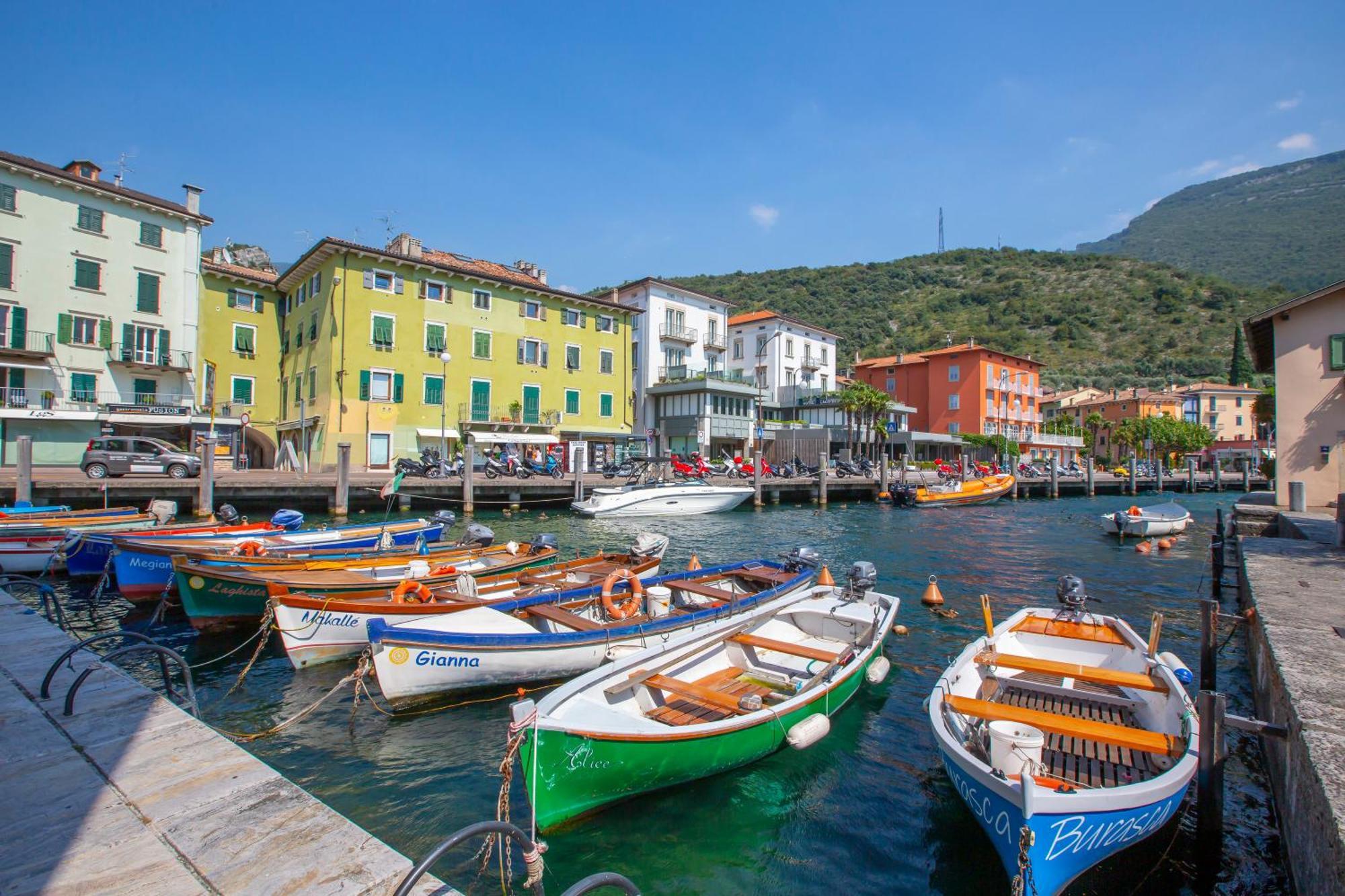 Lake View Dom-Us Apartment - Happy Rentals Riva del Garda Eksteriør bilde
