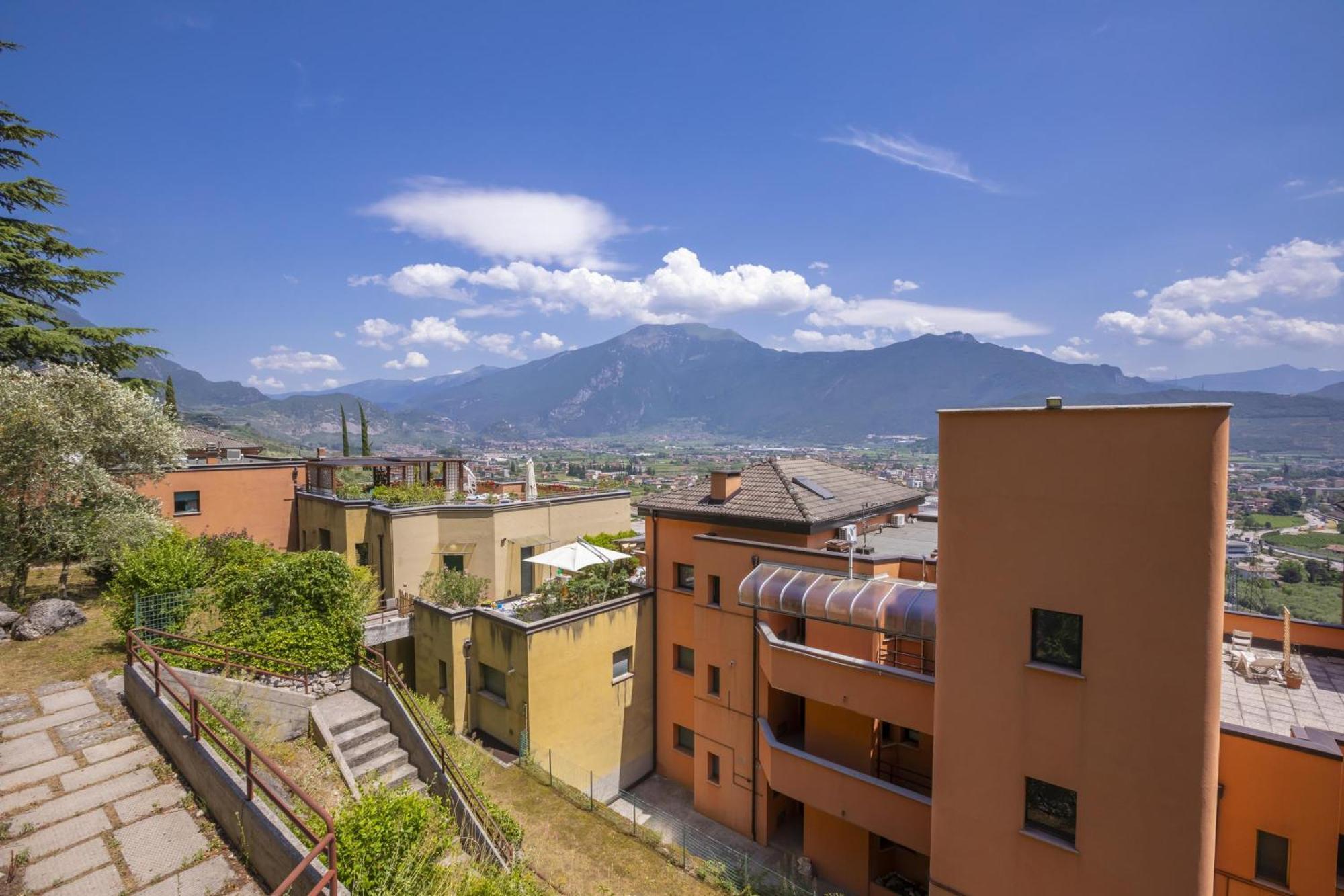 Lake View Dom-Us Apartment - Happy Rentals Riva del Garda Eksteriør bilde