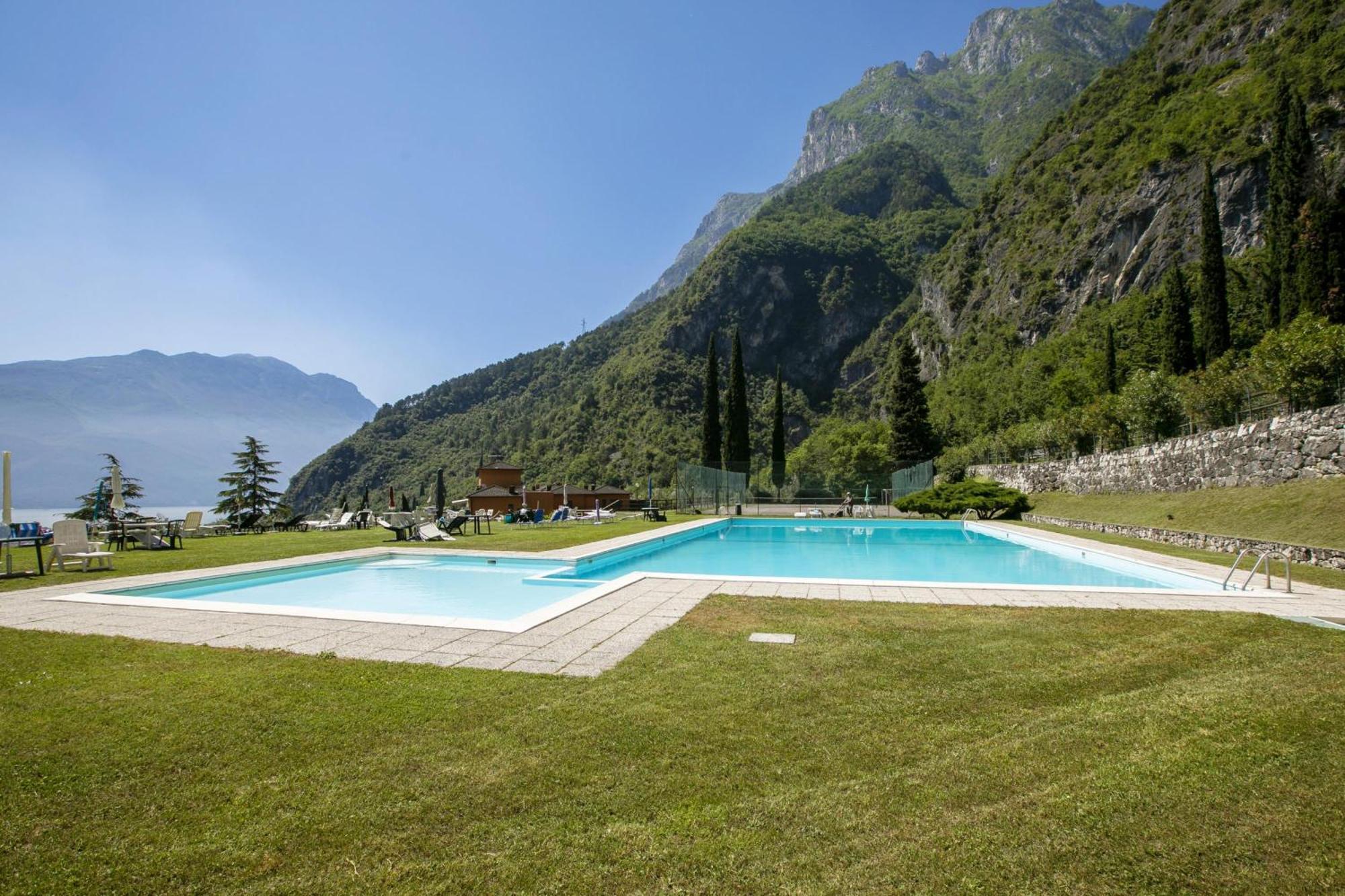 Lake View Dom-Us Apartment - Happy Rentals Riva del Garda Eksteriør bilde