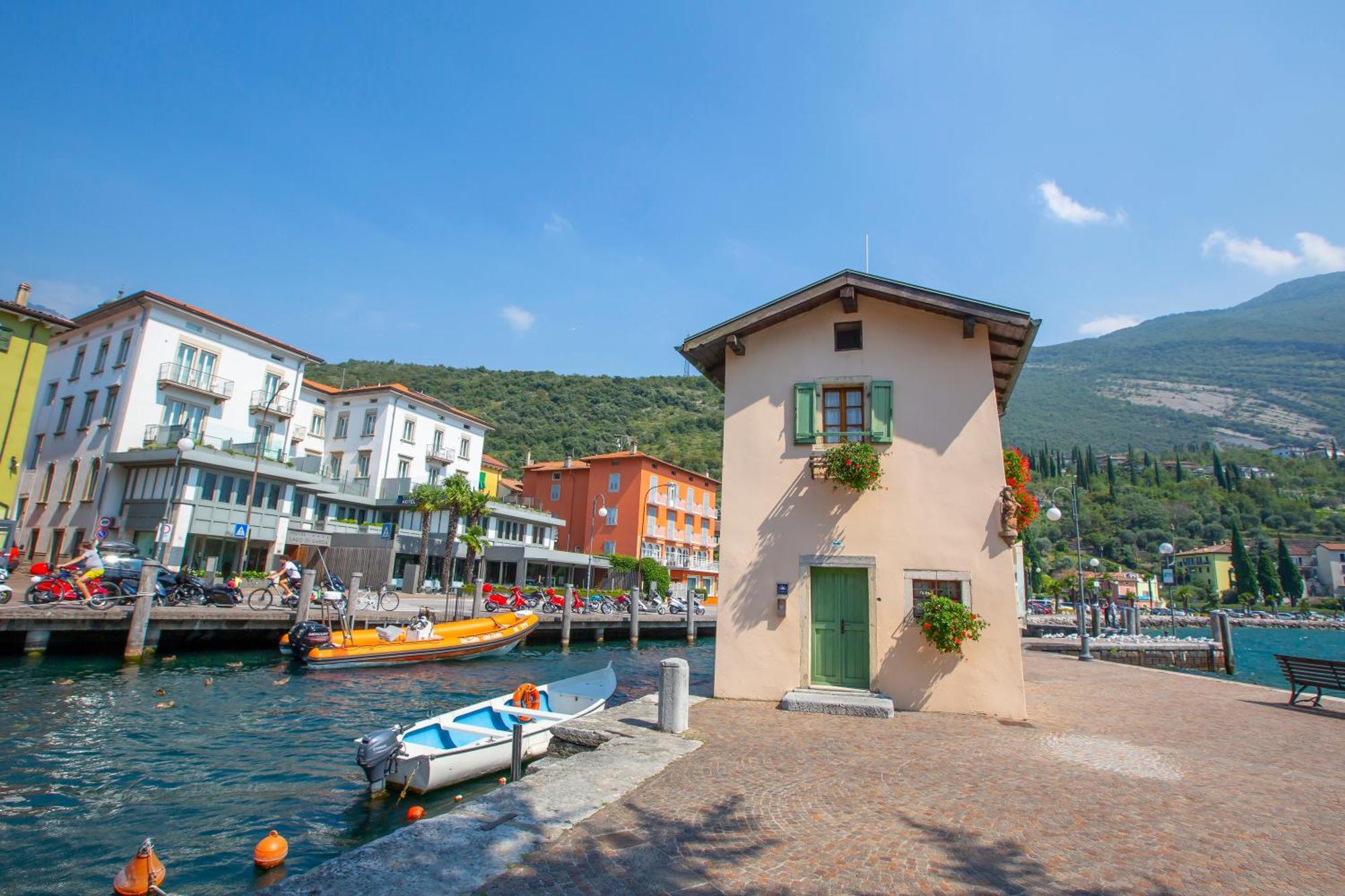 Lake View Dom-Us Apartment - Happy Rentals Riva del Garda Eksteriør bilde